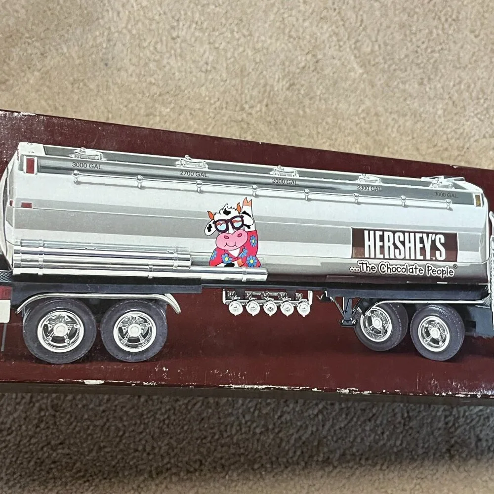 Hershey's‎ Toy Truck Coinbank with Lights and Sounds (in Original Box)
